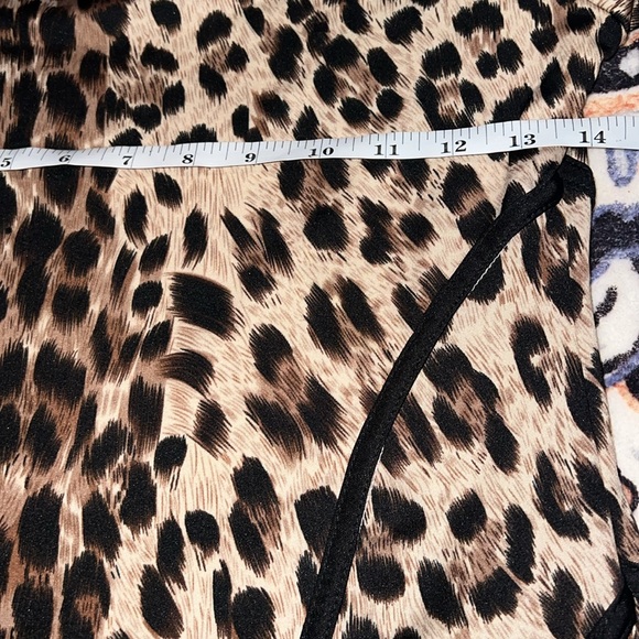 Leopard print Bodycon mini dress with flare sleeves size medium NWT - Picture 2 of 5